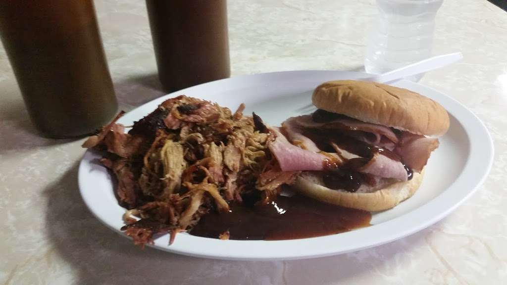 Porkys Blazin Bar-B-Q | 9515 S Buckner Tarsney Rd, Grain Valley, MO 64029, USA | Phone: (816) 566-0203