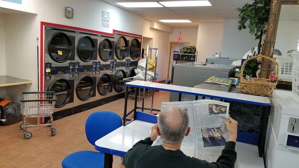 Eastgate Laundromat | 837 S Westmore-Meyers Rd, Lombard, IL 60148 | Phone: (630) 953-1220