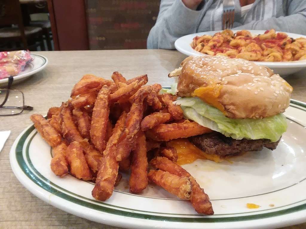 Oakwood Diner | 3161 Amboy Rd, Staten Island, NY 10306, USA | Phone: (718) 668-1570