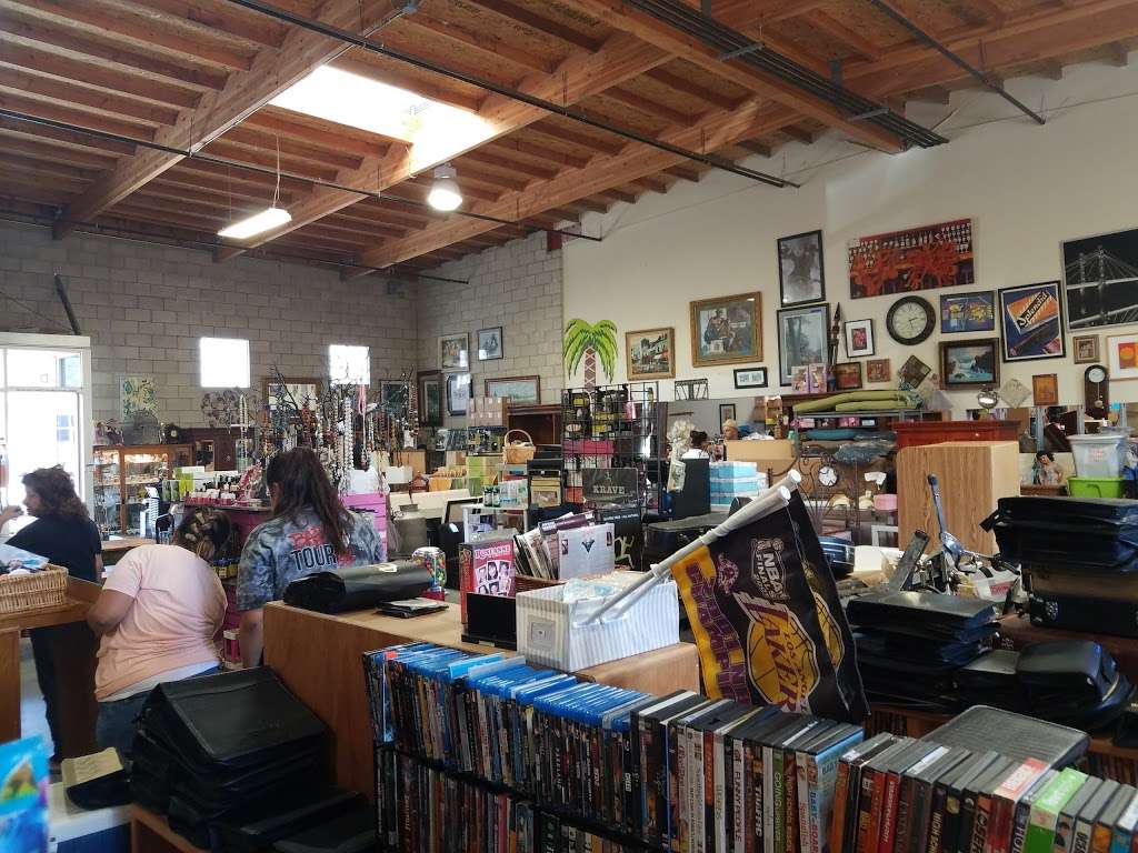 Second Hand Delights | 110 S Calavo St, Santa Paula, CA 93060, USA | Phone: (805) 525-8999