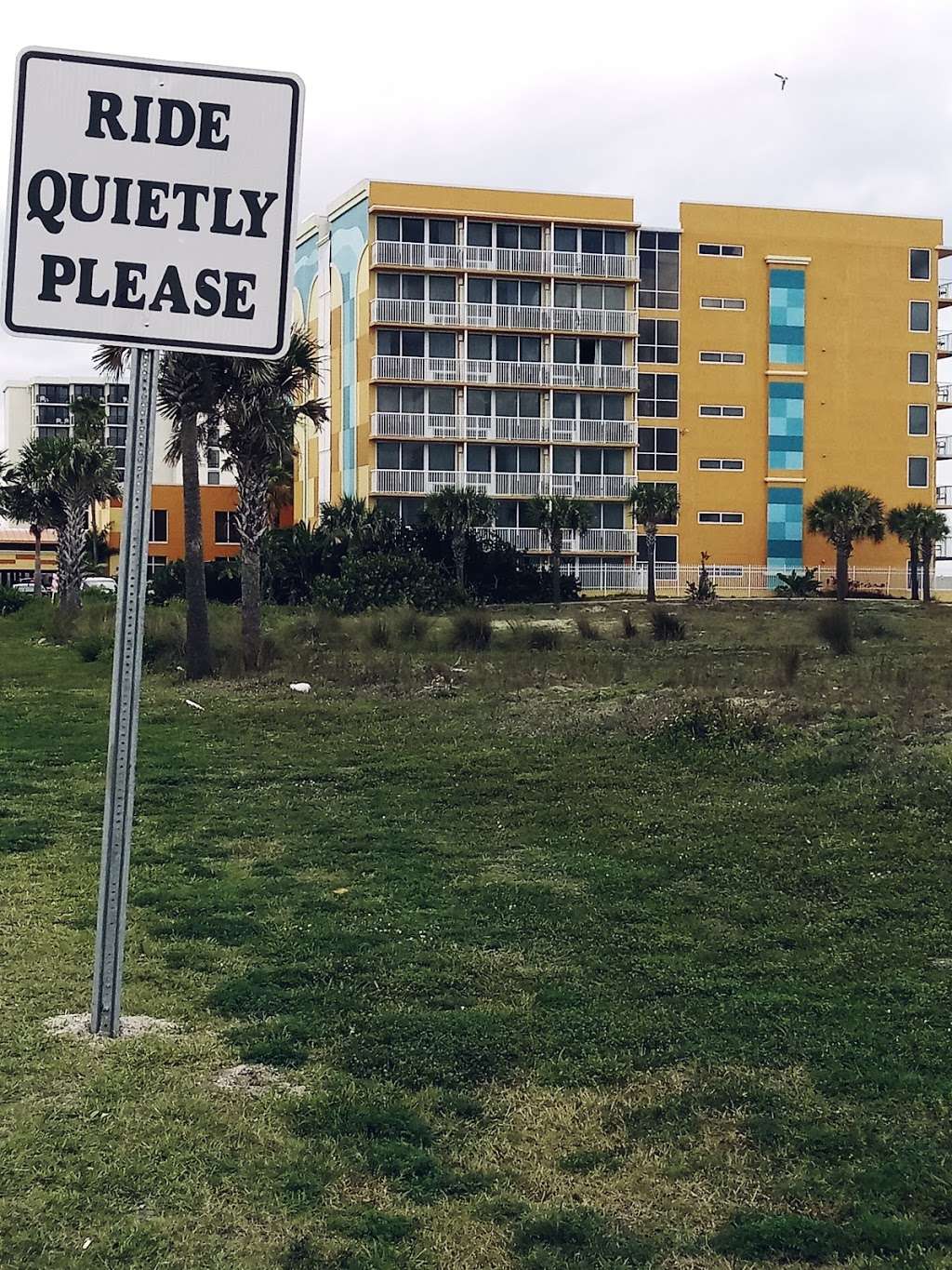 Ocean Holiday Motel | 1800 S Atlantic Ave, Daytona Beach, FL 32118, USA | Phone: (386) 253-9533