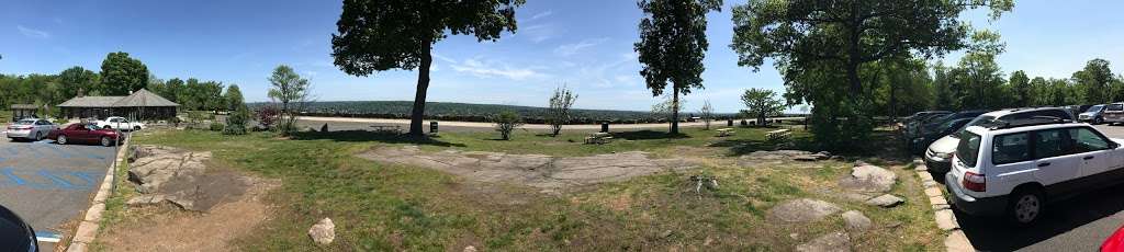 State Line Lookout Parking | Closter, NJ 07624