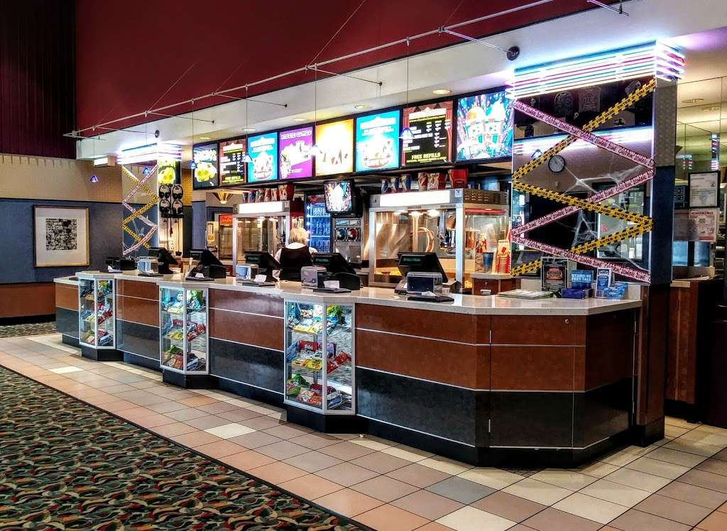 Elk Grove Theatre: Classic Cinemas | 1050 Elk Grove Town Center, Elk Grove Village, IL 60007 | Phone: (847) 228-6707