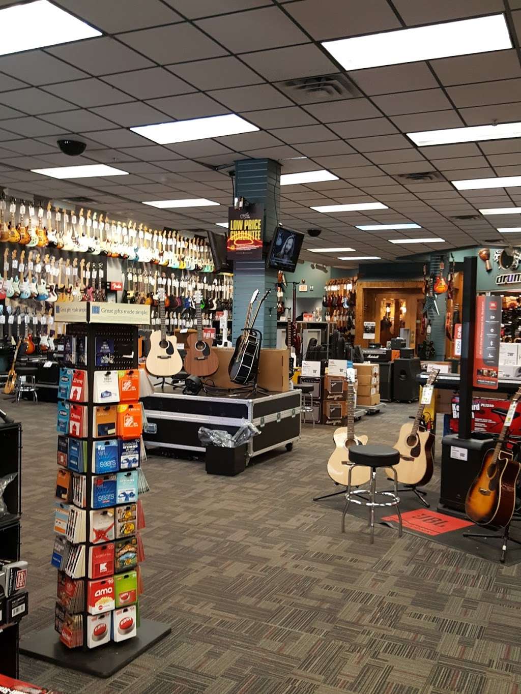 Guitar Center | 8 Garet Pl, Commack, NY 11725, USA | Phone: (631) 858-2388