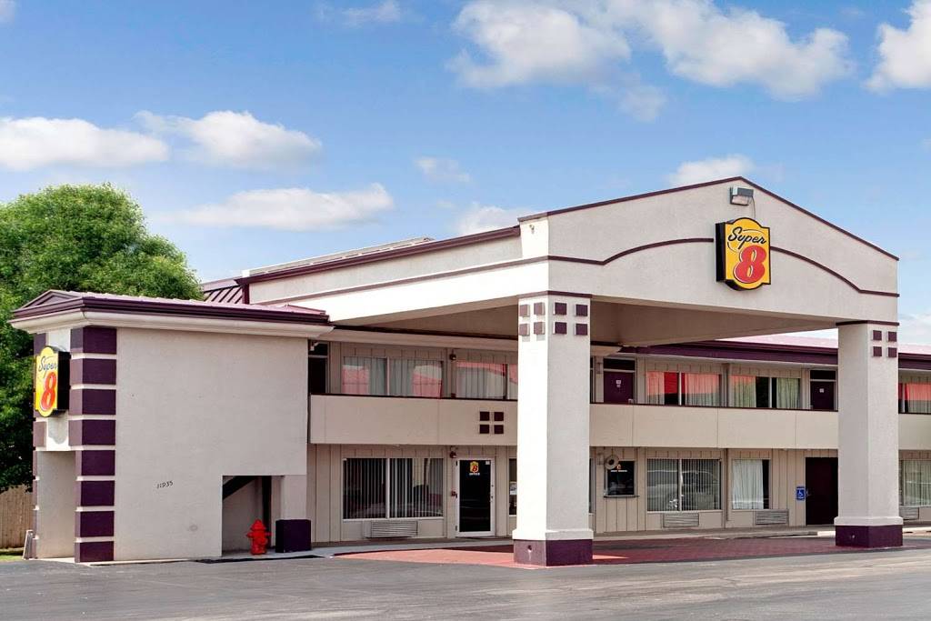 Super 8 by Wyndham Oklahoma/Frontier City | 11935 N I- 35 Service Rd, Oklahoma City, OK 73131, USA | Phone: (405) 478-8288