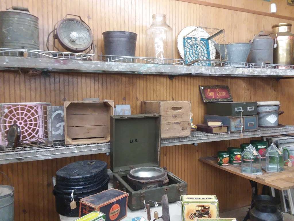 Vintiques Vintage & Antique Mall | 6161 Denver Industrial Park Rd, Denver, NC 28037, USA | Phone: (704) 483-3444