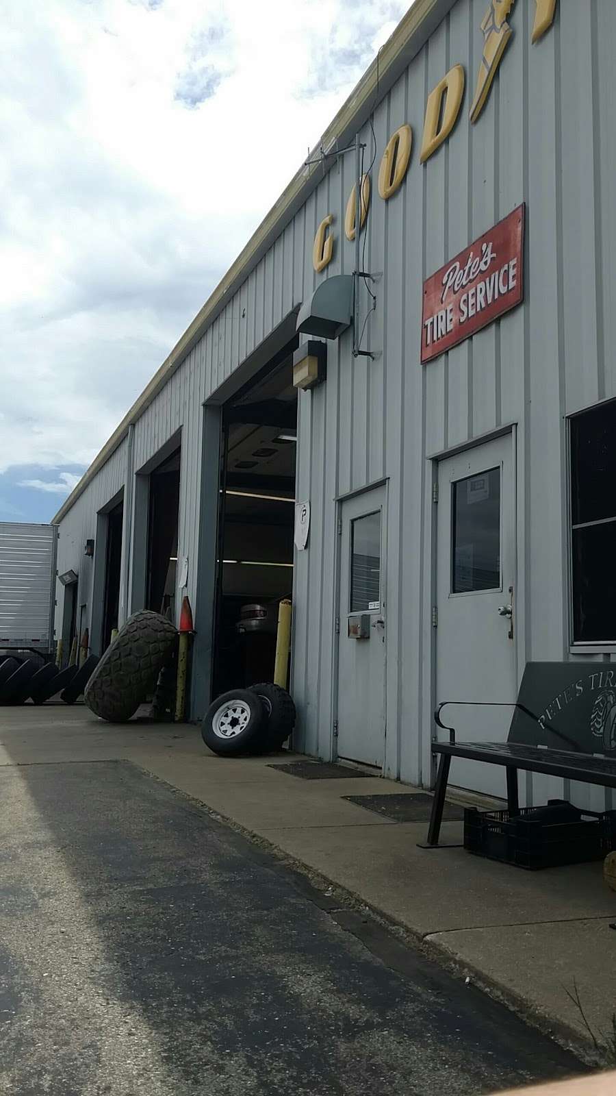 Petes Tire Services | W8285 Sunrise Ln, Whitewater, WI 53190, USA | Phone: (262) 473-8788