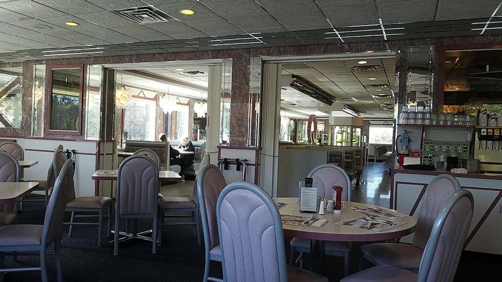 Galloway Diner | 245 W White Horse Pike, Absecon, NJ 08205, USA | Phone: (609) 593-6887