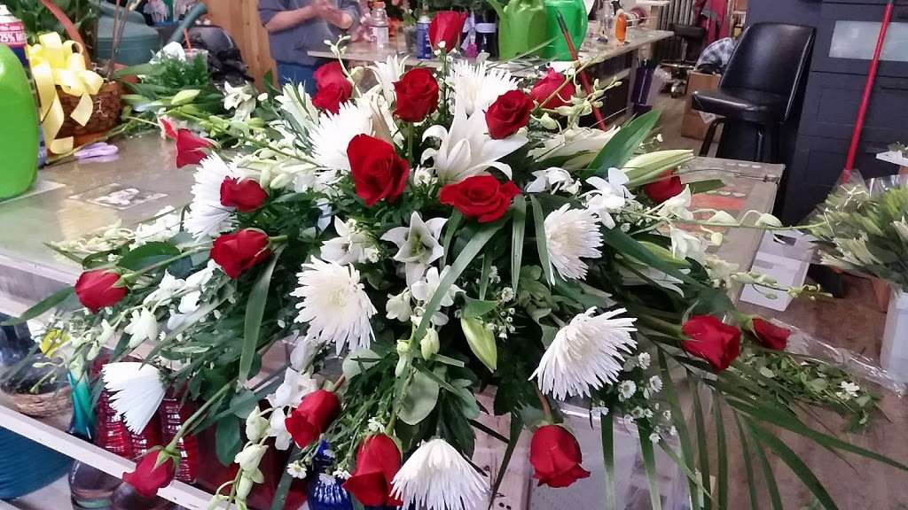 Jills Flower Shop | 226 Union St, Millis, MA 02054 | Phone: (781) 856-5871