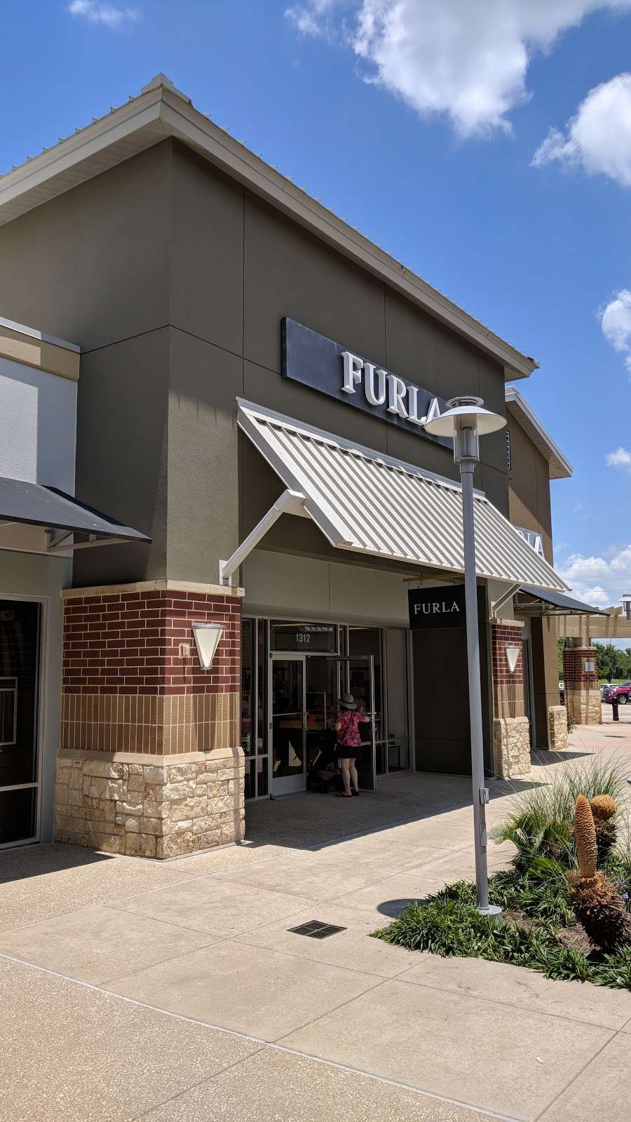 FURLA OUTLET | 29300 Hempstead Rd., Houston Premium Outlets, Suite 1312, Cypress, TX 77433, USA | Phone: (281) 758-3857