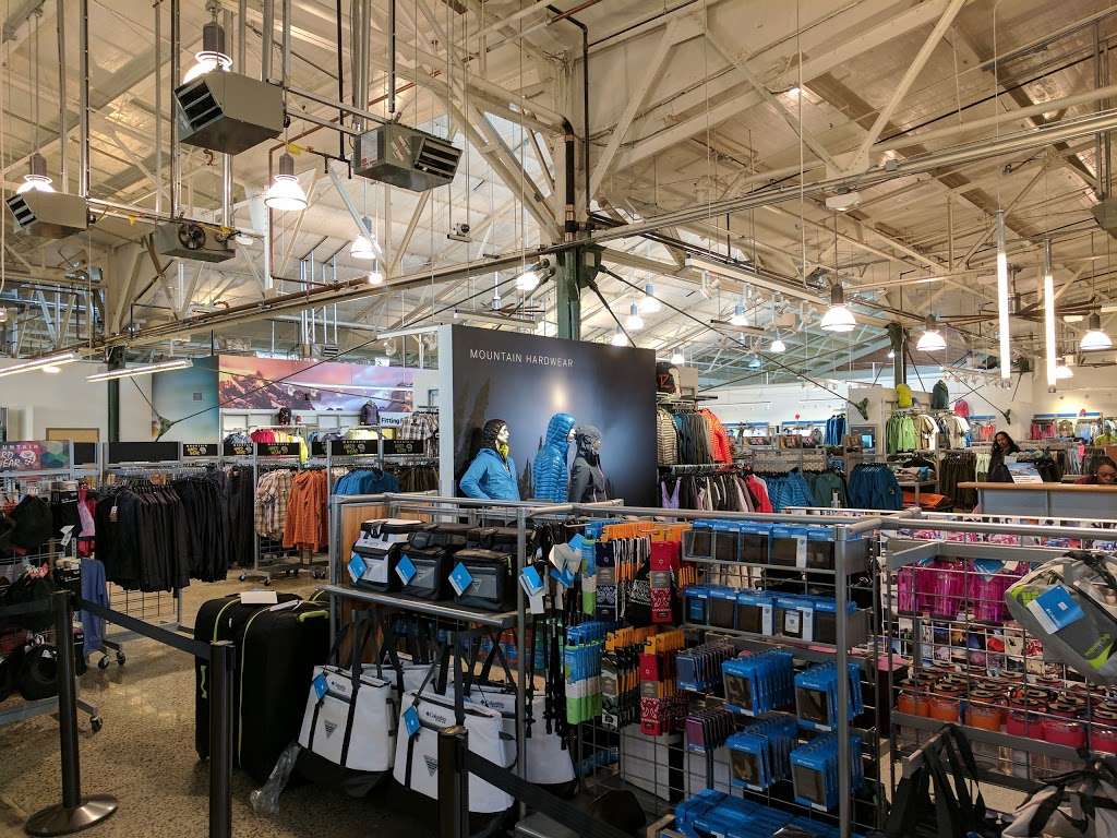 Mountain Hardwear Employee Store | 1414 Harbour Way S #1010, Richmond, CA 94804, USA | Phone: (510) 558-2995