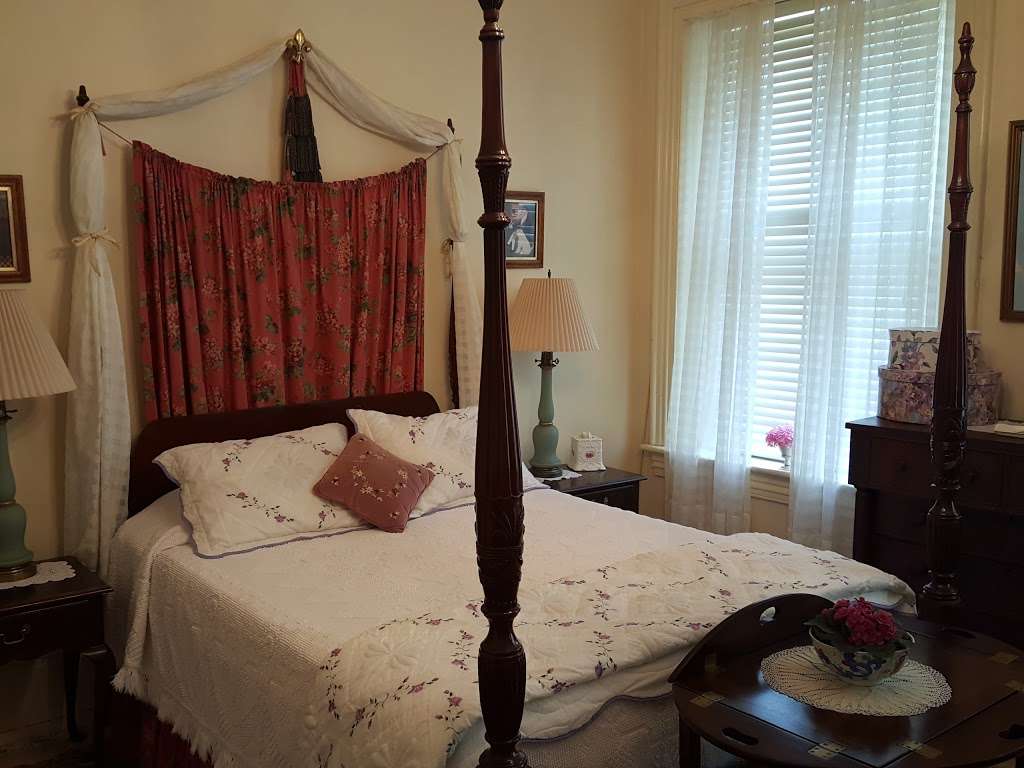 Terry House Bed & Breakfast | 130 Delaware St, New Castle, DE 19720, USA | Phone: (302) 690-2275