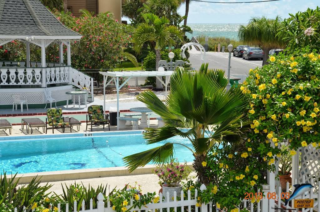 Twins Inn & Apartments | 12520 Gulf Blvd #2, Treasure Island, FL 33706, USA | Phone: (727) 360-7420