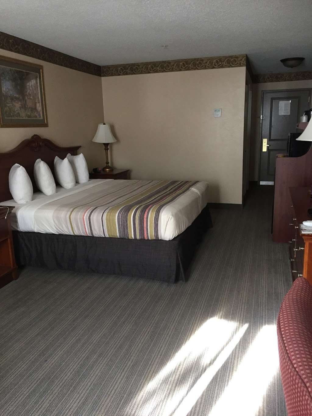 Country Inn & Suites by Radisson, Waldorf, MD | 2555 Bus Park Dr, Waldorf, MD 20601, USA | Phone: (301) 645-6595