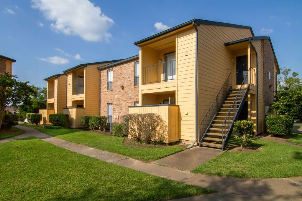 Meadow Park Apartments | 2800 Mustang Rd, Alvin, TX 77511 | Phone: (346) 209-2061