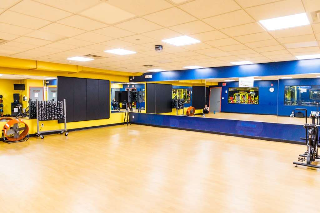 Retro Fitness | 375 Old Country Rd, Carle Place, NY 11514, USA | Phone: (516) 493-9885