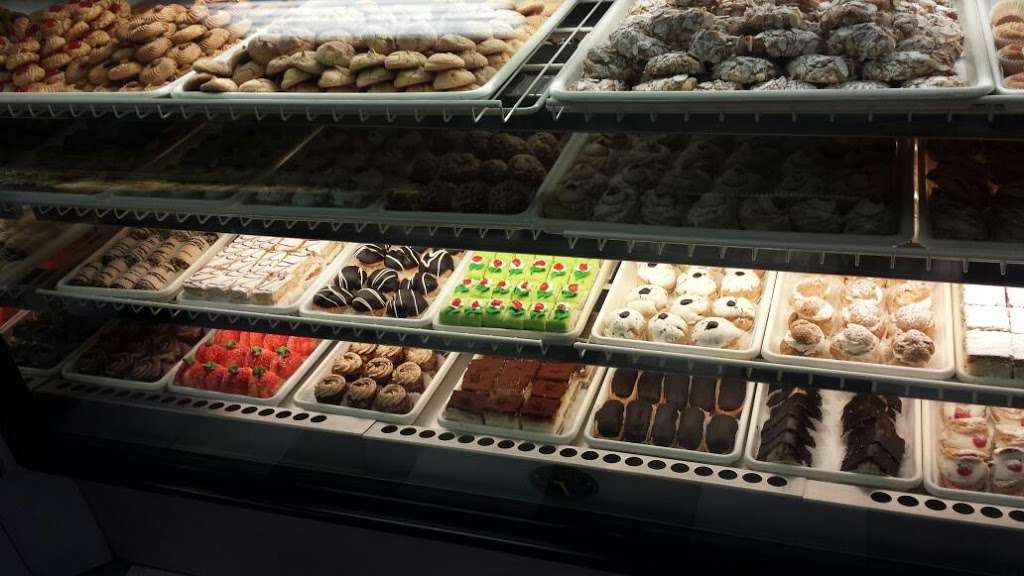 Italian Bakery | 82 E Lake St, Addison, IL 60101, USA | Phone: (630) 530-1605