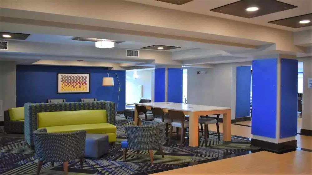 Holiday Inn Express & Suites Charlotte Concord I-85 | 7772 Gateway Ln NW, Concord, NC 28027, USA | Phone: (704) 979-7900