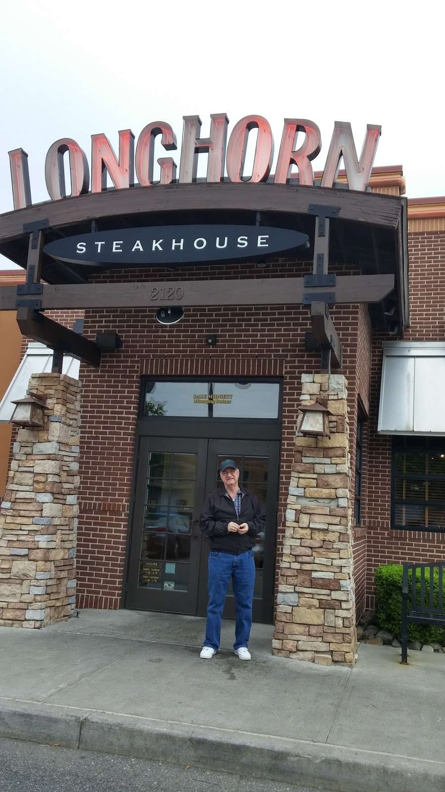 LongHorn Steakhouse | 2120 S Christopher Columbus Blvd, Philadelphia, PA 19148, USA | Phone: (215) 218-9600