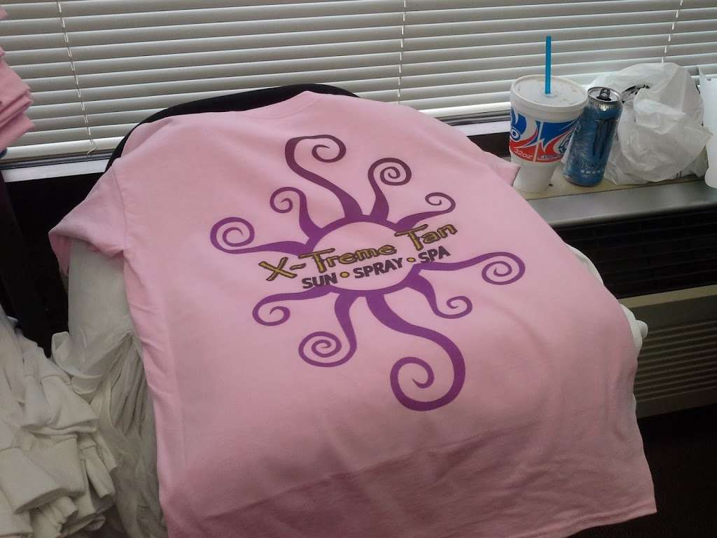 QuickTeeShirts.com LLC CUSTOM BANNERS AND SIGNS | 16250 TX-3 #A1, Webster, TX 77598, USA | Phone: (855) 744-7848