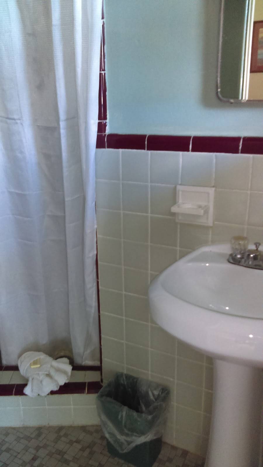 Raceway Motel | 4724 N Orange Blossom Trail, Orlando, FL 32810, USA | Phone: (407) 293-1093