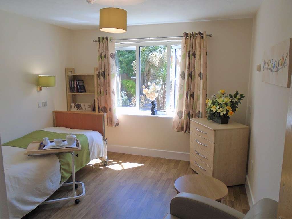 Oaklands Care Home | Forest Glade, Dunton Hills, Langdon Hills, Laindon SS16 6SX, UK | Phone: 0333 999 8583