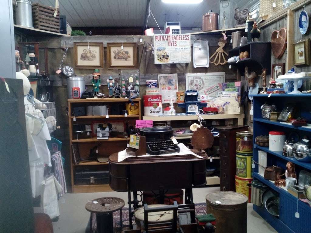 Upscale Junk & Antiques | 23478 US-31, Cicero, IN 46034, USA | Phone: (317) 801-0200