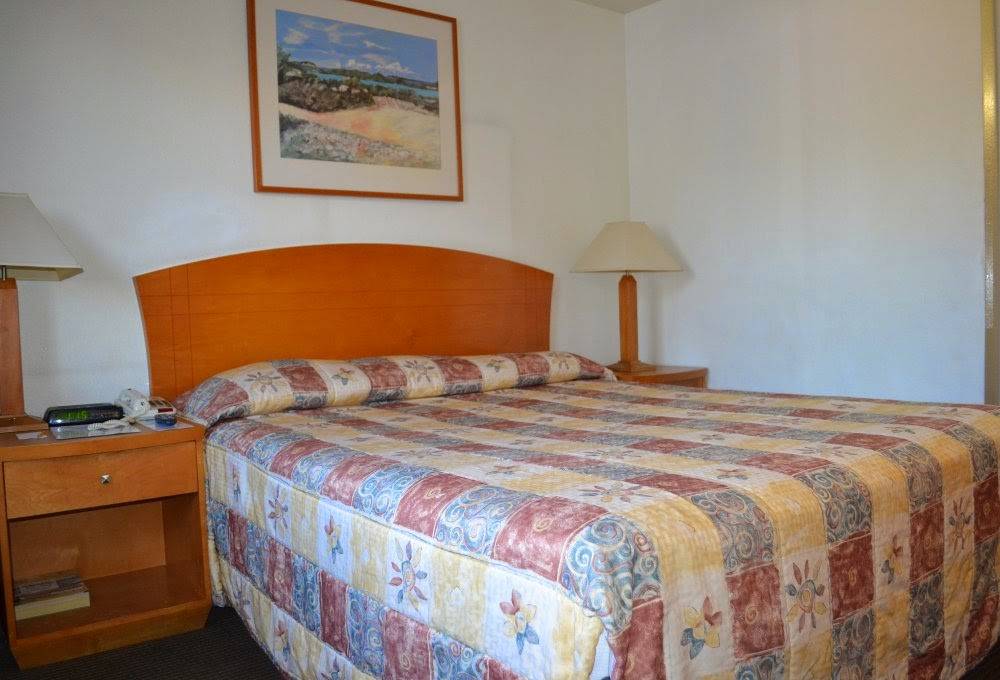 Vagabond Inn Fresno | 2570 S East Ave, Fresno, CA 93706, USA | Phone: (559) 486-1188