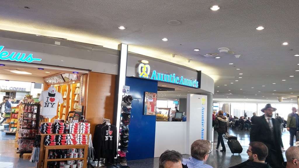 Auntie Annes Pretzels | Newark Liberty International Airport (EWR), Terminal A, Newark, NJ 07114, USA