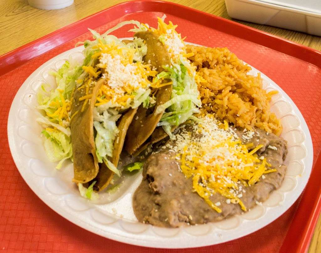 Los Jilbertos Taco Shop Elsinore | 29989 Canyon Hills Rd, Lake Elsinore, CA 92532, USA | Phone: (951) 309-0148