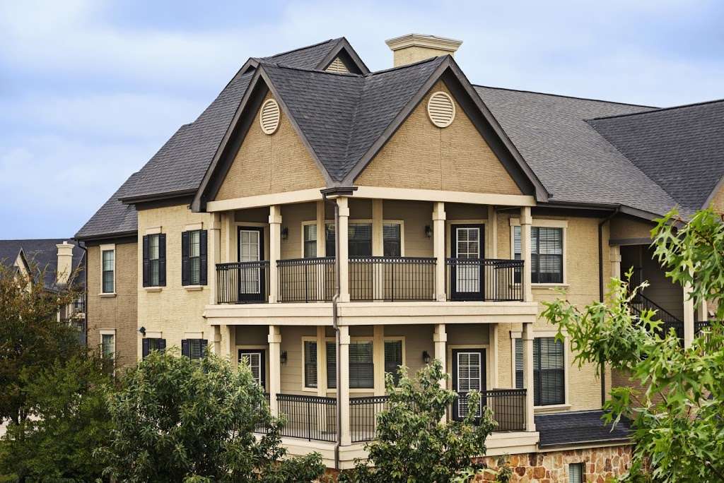 Camden Riverwalk Apartments | 3800 Grapevine Mills Pkwy, Grapevine, TX 76051, USA | Phone: (972) 956-8022