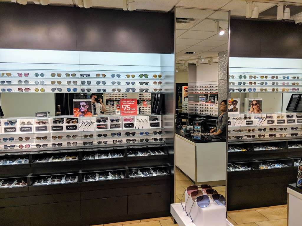 Sunglass Hut | 10000 West OHare Ave Terminal 2 T, 2, Chicago, IL 60666 | Phone: (773) 686-9121