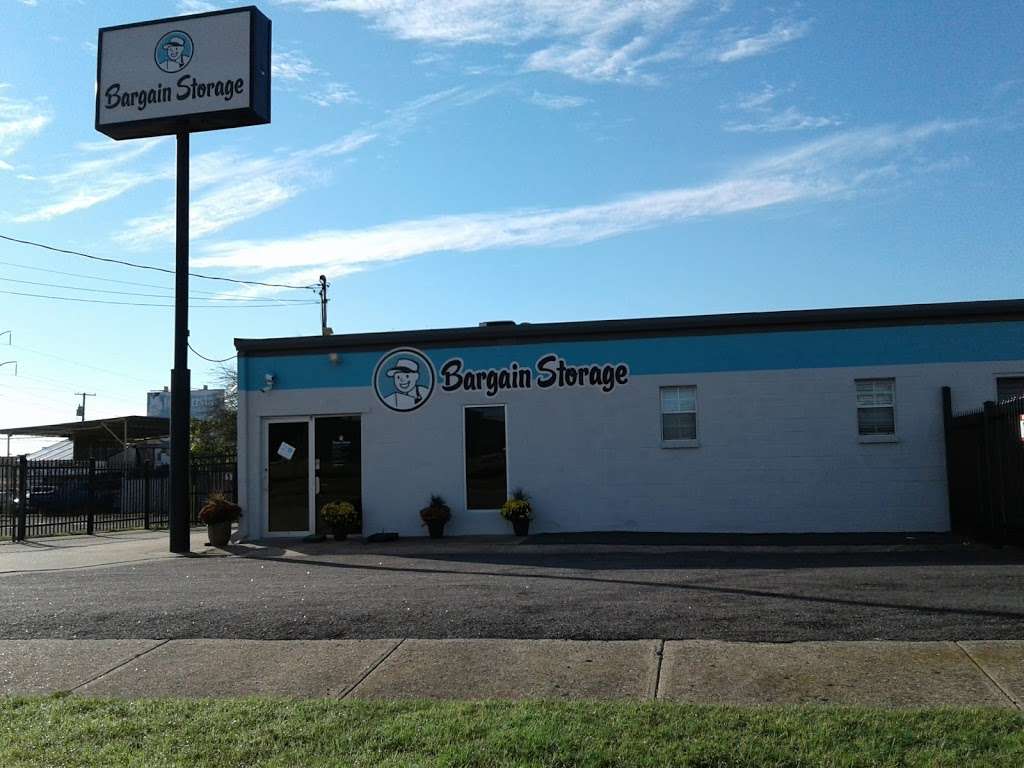 Store Space Self Storage | 3316 Hansboro Ave, Dallas, TX 75233, USA | Phone: (972) 787-0001