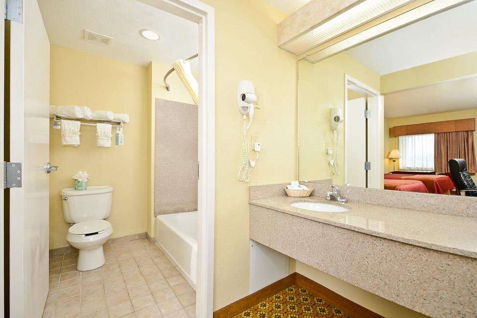 Best Western Dayton Inn & Suites | 1751 W US-90, Dayton, TX 77535 | Phone: (936) 258-7600