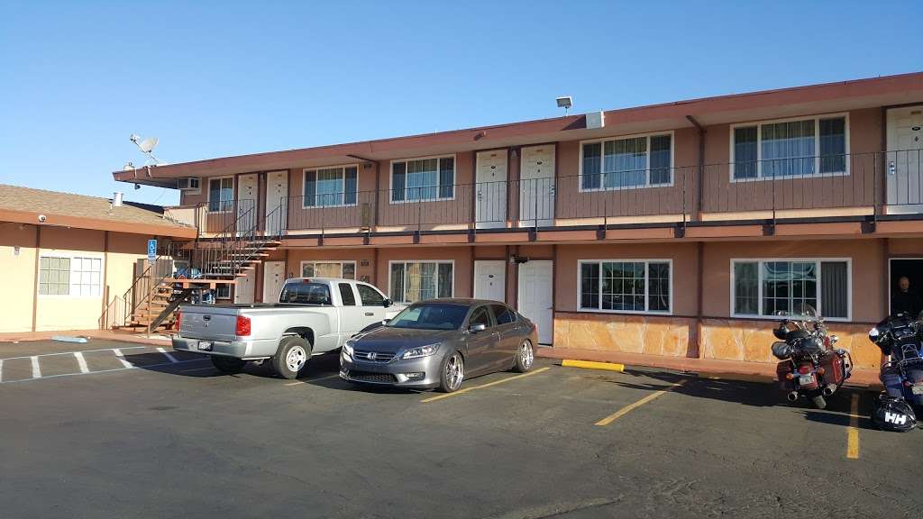 Gateway Inn Fairfield | 2100 North Texas Street, Fairfield, CA 94533, USA | Phone: (707) 425-1051