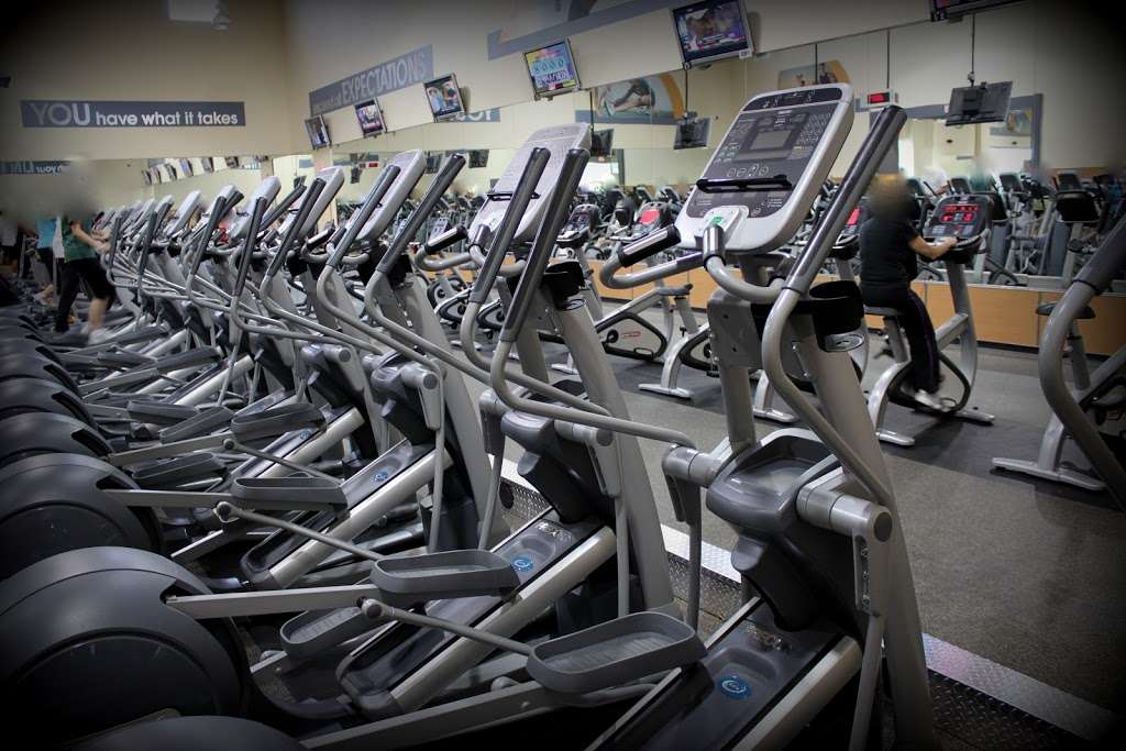 24 Hour Fitness | 324 Sycamore Ave, Vista, CA 92083, USA | Phone: (760) 666-6077