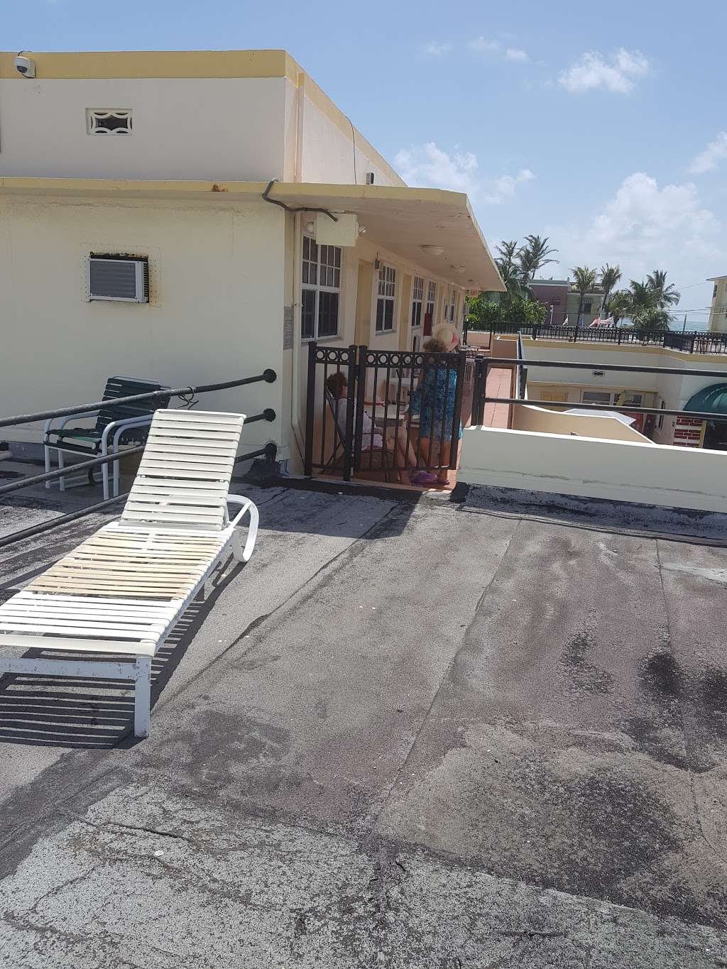 Pousada Suites | 2901 N Ocean Dr, Hollywood, FL 33019, USA | Phone: (954) 922-8690