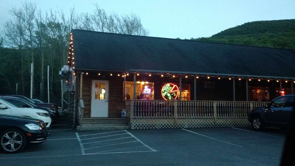 Mountain Pizzeria | 139 Camelback Rd, Tannersville, PA 18372, USA | Phone: (570) 688-9800