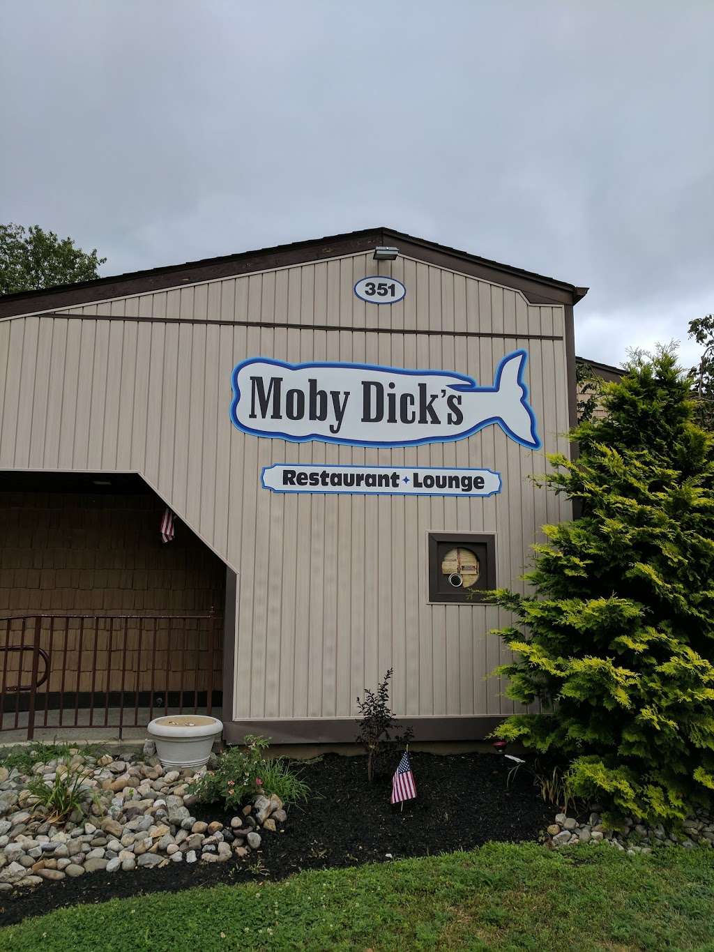 Moby Dicks Restaurant Lounge | 351 West Ave, Sewaren, NJ 07077, USA | Phone: (732) 634-7572