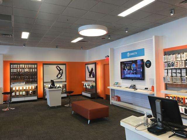 AT&T | 109 W Geneva Rd, Wheaton, IL 60187, USA | Phone: (630) 517-2190