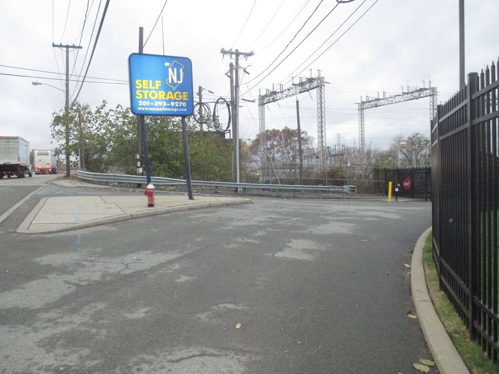 NJ Self Storage | 2425 Tonnelle Ave, North Bergen, NJ 07047 | Phone: (201) 392-9270