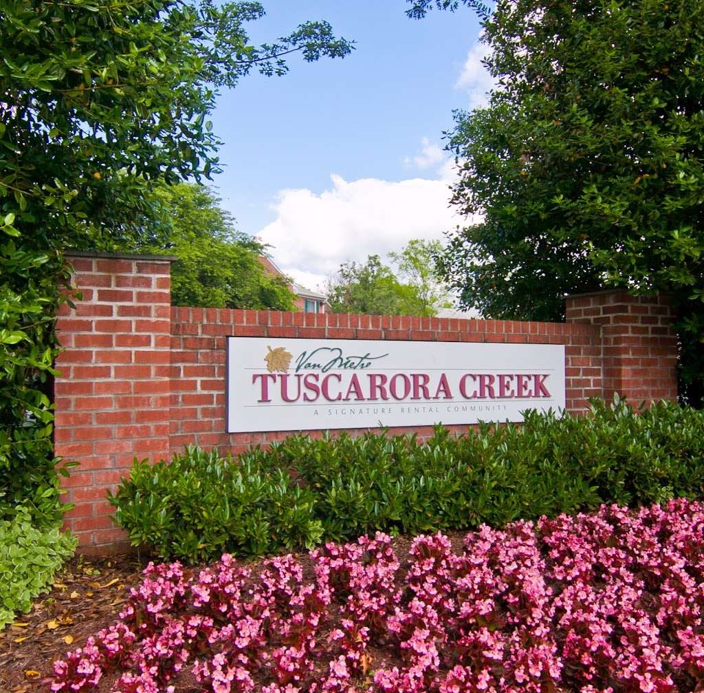 Tuscarora Creek Apartments | 130 Clubhouse Dr SW, Leesburg, VA 20175, USA | Phone: (866) 659-6517