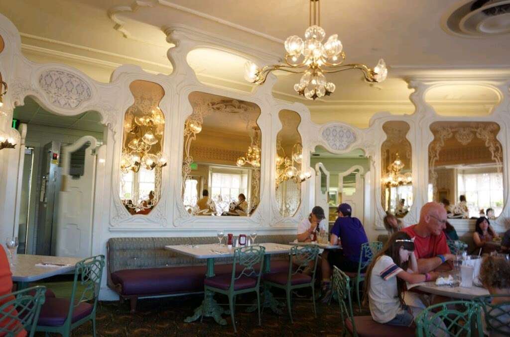 The Plaza Restaurant | 4600 N World Dr., Orlando, FL 32830, USA | Phone: (407) 939-3463