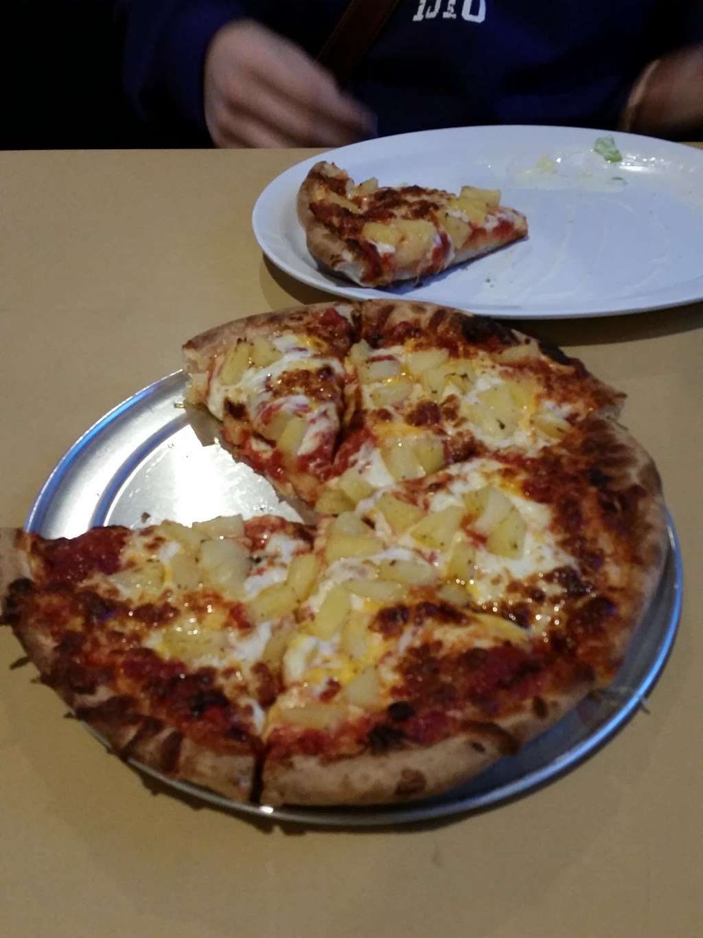 Road House Pizza | 565 Forest Shade Rd, Crestline, CA 92325 | Phone: (909) 338-5040