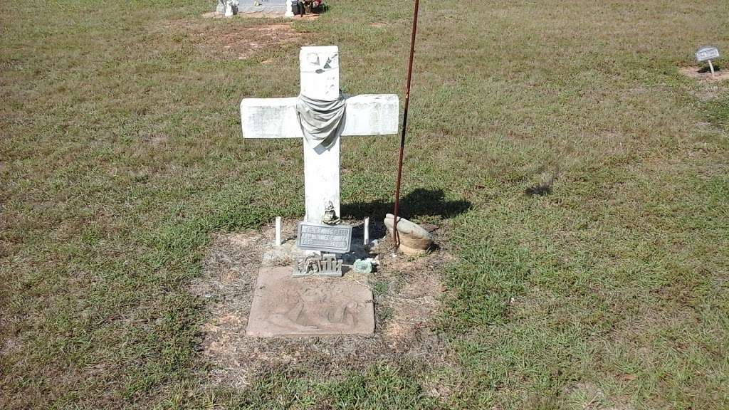 Holly Grove Cemetery – Holly Grove, Texas | County Line Rd S, Livingston, TX 77351, USA | Phone: (936) 685-5143