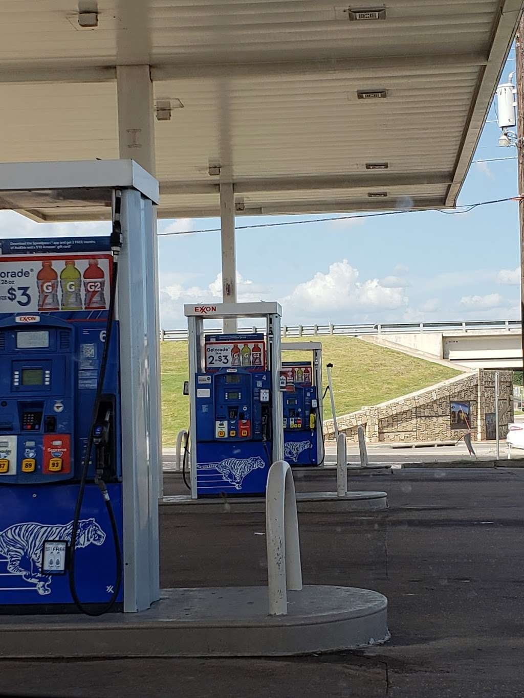 Exxon | 1701 E Washington Ave, Navasota, TX 77868, USA | Phone: (936) 825-7853