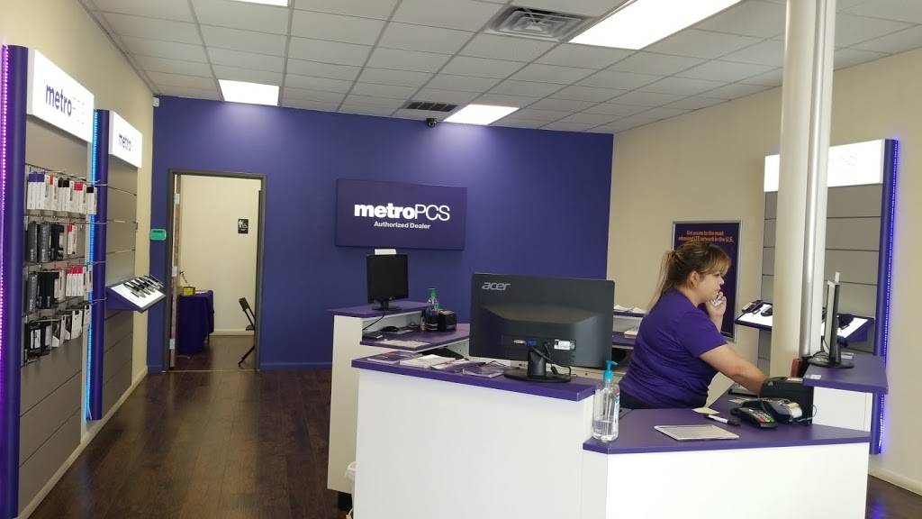 Metro by T-Mobile | 15203 Knoll Trail Dr Ste 111-A, Dallas, TX 75248, USA | Phone: (972) 290-0640