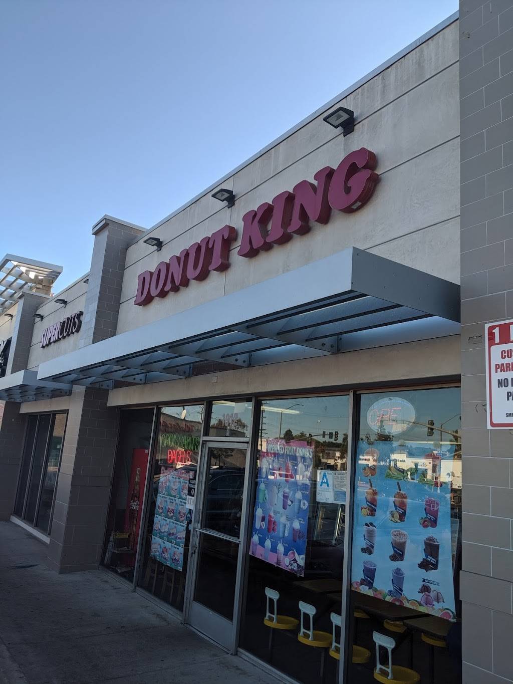 Donut King | 1912 Lincoln Blvd, Santa Monica, CA 90405 | Phone: (310) 396-2220