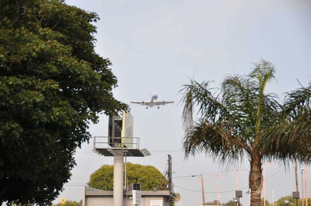 Airplane Landing View Point | W 92nd St, Los Angeles, CA 90045, USA