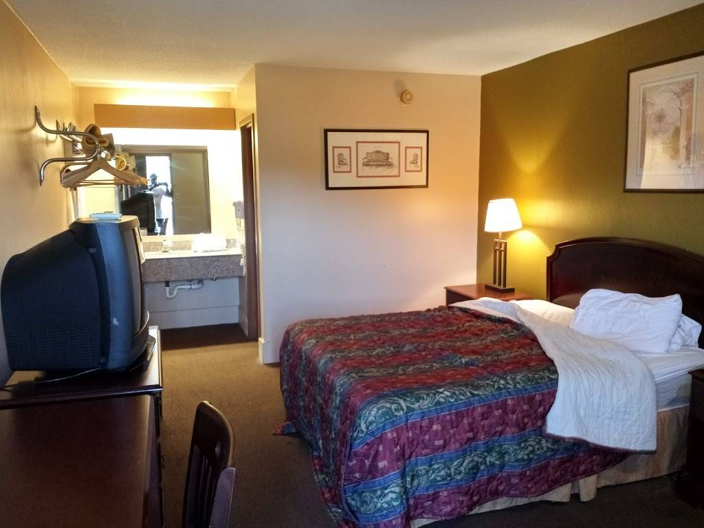 Hilltop Inn | 100 Kisow Dr, Pittsburgh, PA 15205, USA | Phone: (412) 922-0120